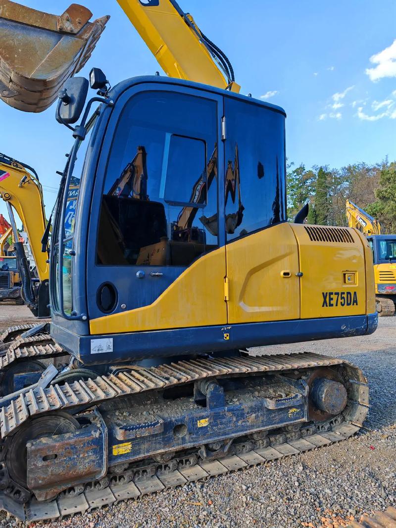 21年徐工75挖掘機 工程機械研發(fā)與二手機械市場的交匯點